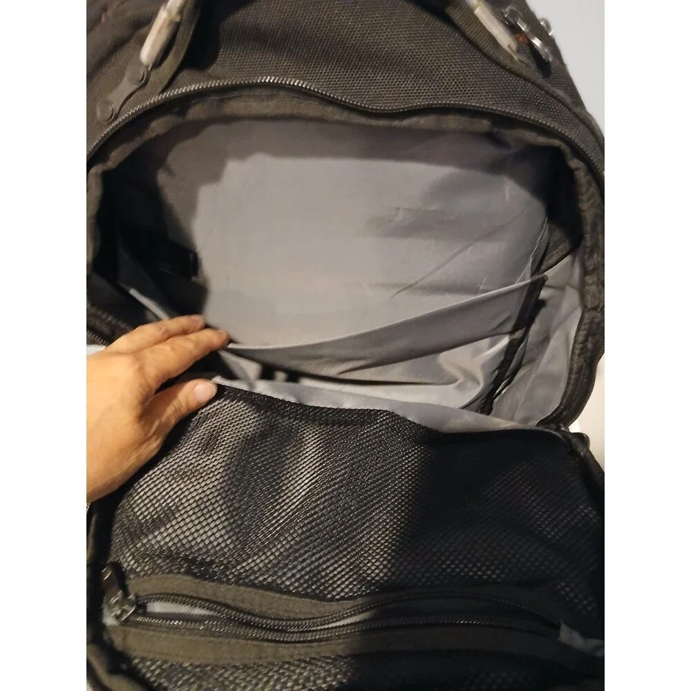 SWISS GEAR Synergy Pro 16 inch Laptop Backpack Black & Gray